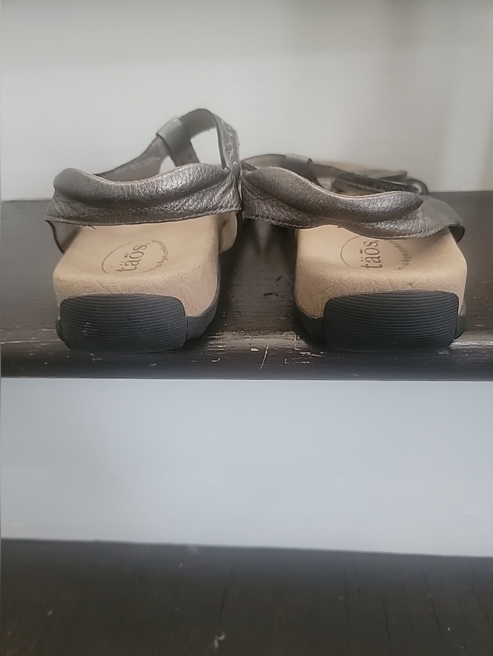 Taos Trophy Women’s Sandals Size 10 Pewter Metallic Studded Ankle Strap Comfort - Picture 4 of 4